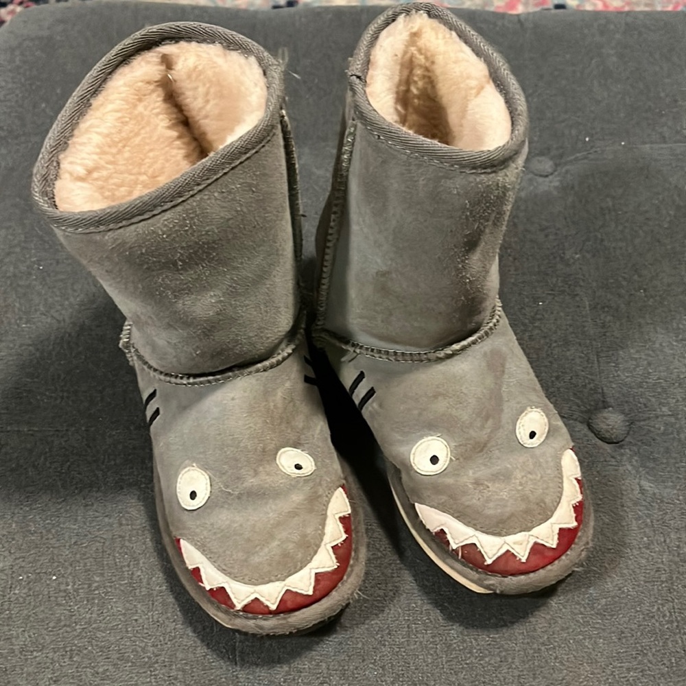 EMU fuzzy wool boots, kids size 13